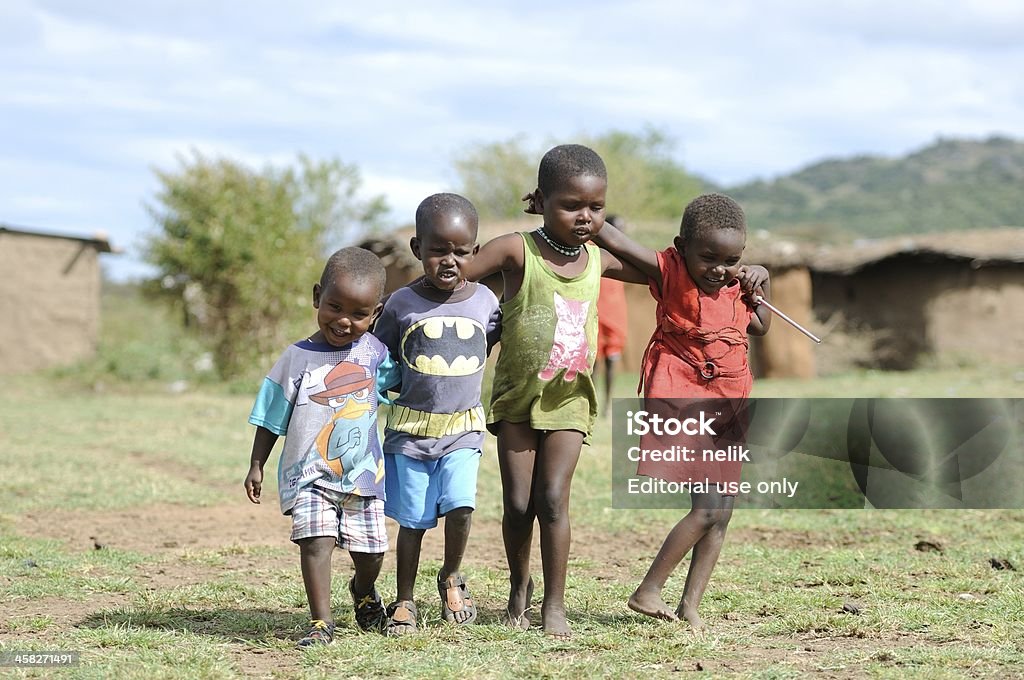 Grupa czterech niezidentyfikowane afrykańskich dzieci. - Zbiór zdjęć royalty-free (Dziecko)