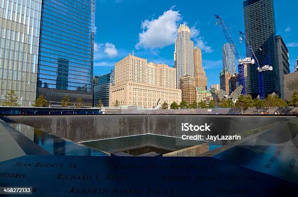 National September 11 Memorial Inscriptions Stawem Ground Zero Nyc - zdjęcia stockowe i więcej obrazów Dzień