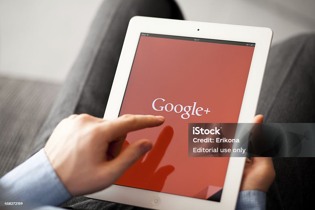 Google Plus no iPad - Foto de stock de Google - Nome de marca royalty-free