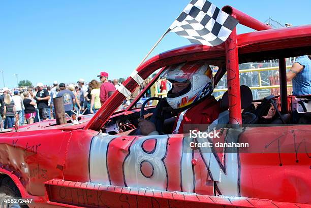 Demolition Derby Destornillador Metally Prepara Por Raza Foto de stock y más banco de imágenes de Demolition Derby