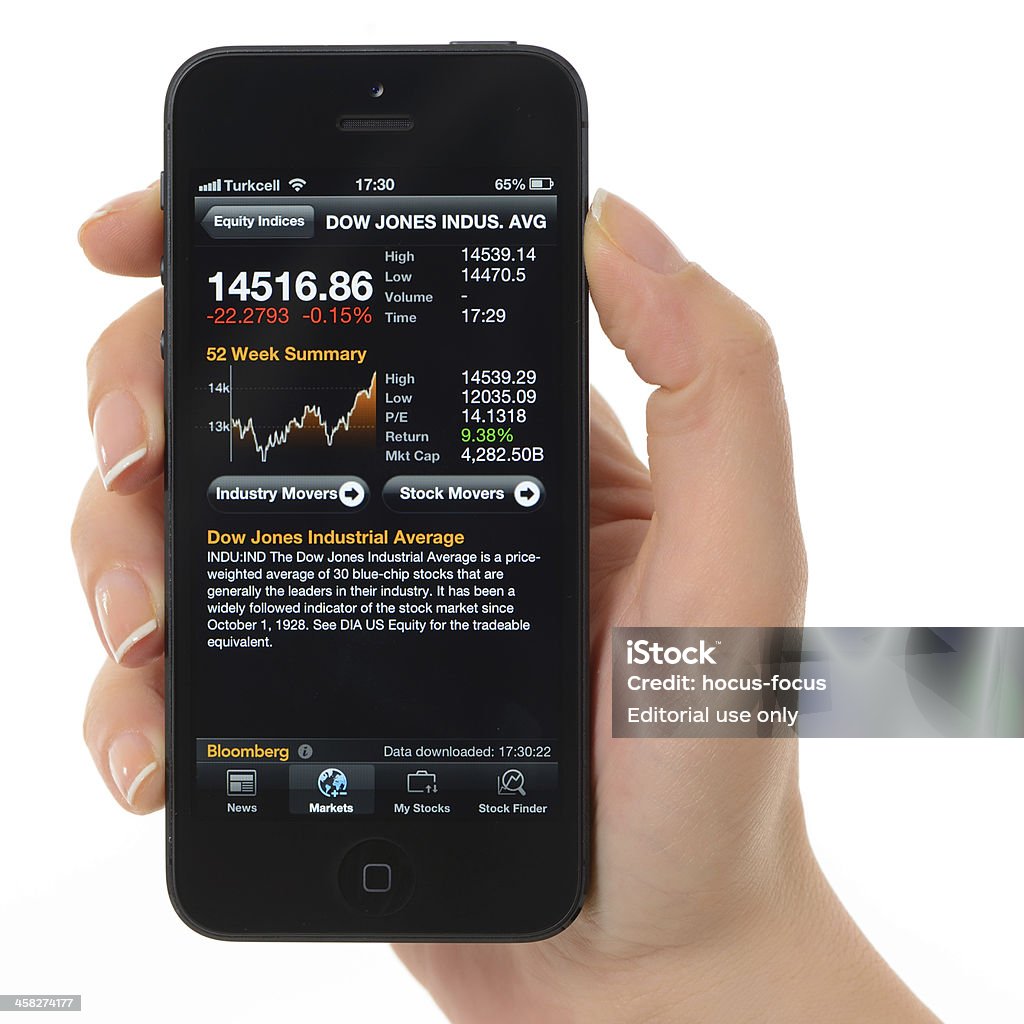 Applications sur l'iPhone 5 Bloomberg - Photo de Activité bancaire libre de droits