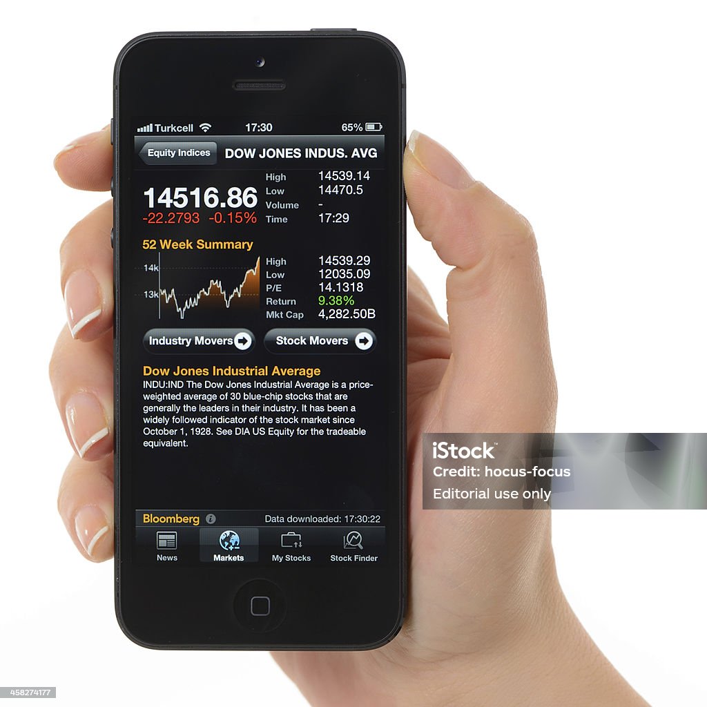 Bloomberg приложение на iPhone 5 - Стоковые фото Apple Computers роялти-фри