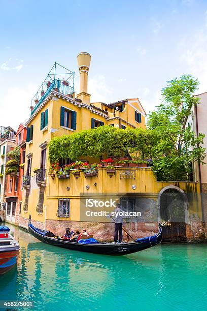 Gondola A Venezia - Fotografie stock e altre immagini di Acqua - Acqua, Canale, Città