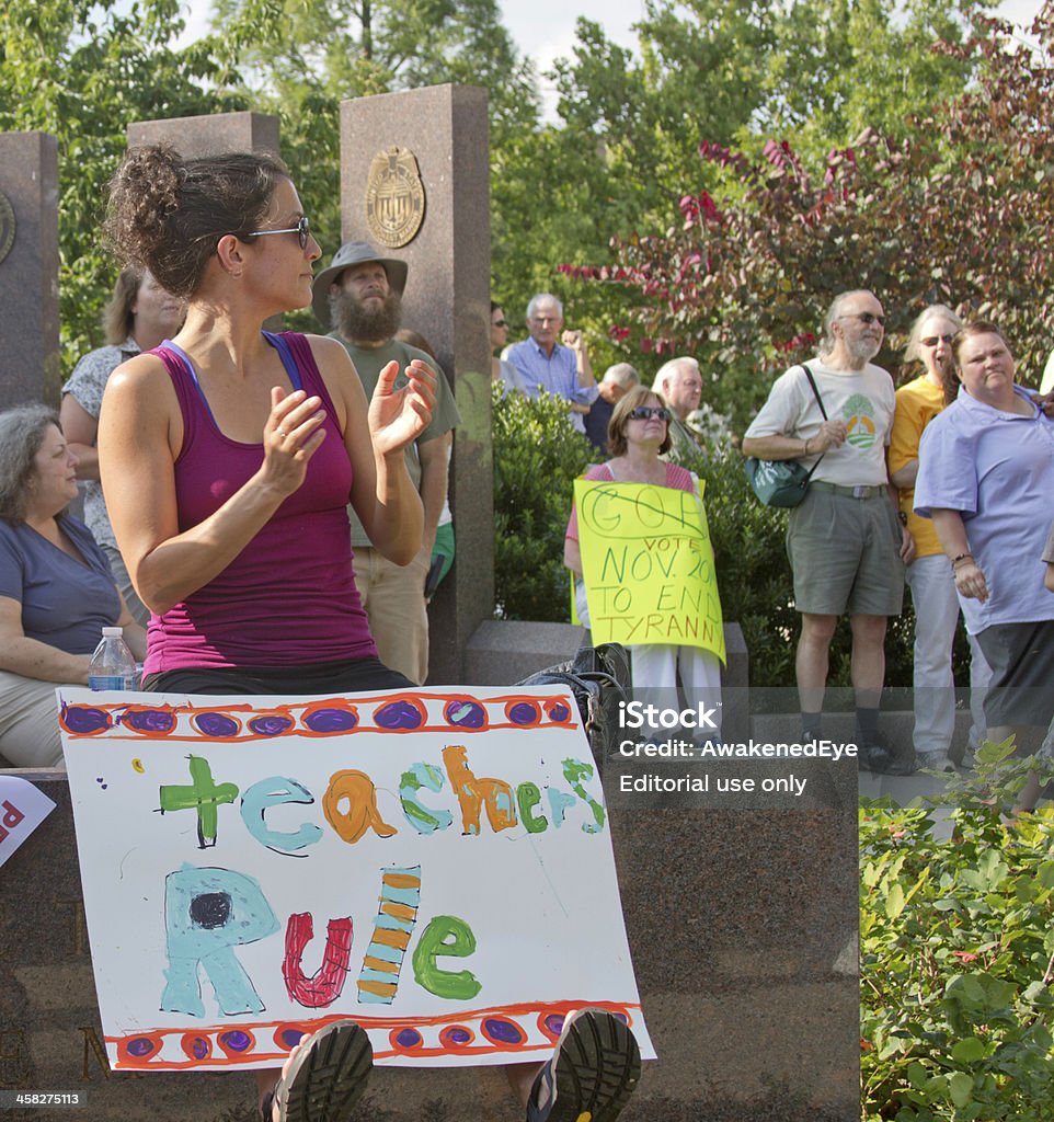 Femme affiche «Les professeurs de l'article «morales lundi au rallye - Photo de 2013 libre de droits