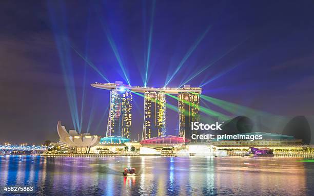 Singapur Marina Bay Sands Hotel Kolorowe Lightshow Lasera - zdjęcia stockowe i więcej obrazów Architektura