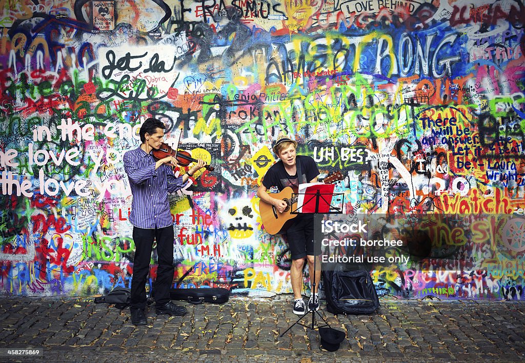 Músicos em Parede de John Lennon - Royalty-free Cantar Foto de stock