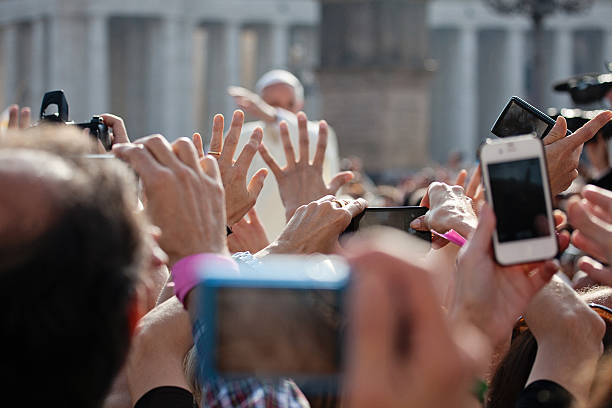 papa francisco i blesses a faithful - bergoglio imagens e fotografias de stock