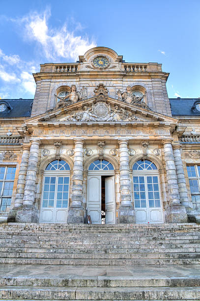 la entrada de vaux-le-vicomte castillo - chateau de vaux le vicomte fotografías e imágenes de stock