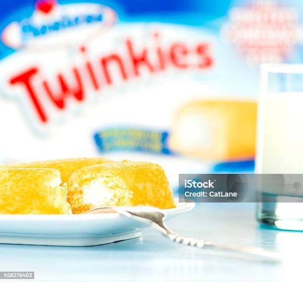 Хостесс Twinkies Возвращаются — стоковые фотографии и другие картинки Американская культура - Американская культура, Бисквитный торт, Впереди
