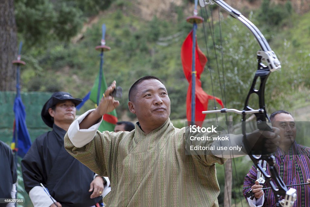 Butanés archer Autorizaciones flecha en competición de tiro con arco - Foto de stock de Arco - Deporte libre de derechos
