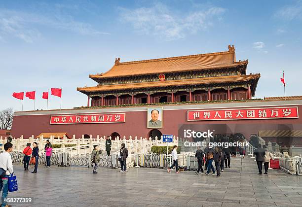 Tiananmen La Puerta De La Paz Celestial De Pekín Foto de stock y más banco de imágenes de Andar - Andar, Arquitectura, Arquitectura exterior