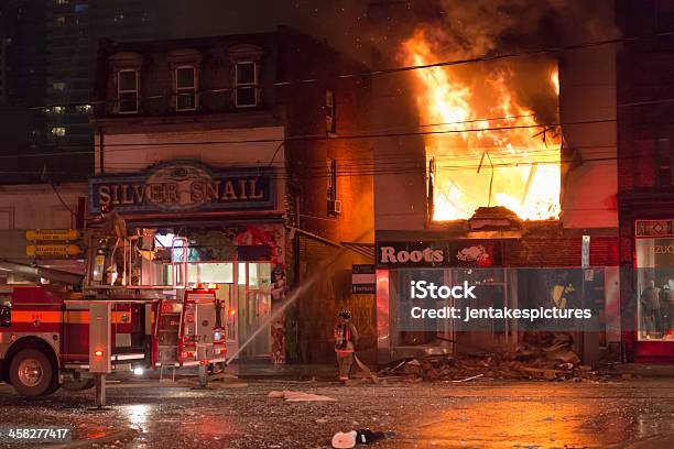 Queen Street Fogo - Fotografias de stock e mais imagens de Incêndio - Incêndio, Loja, Edifício de Escritórios