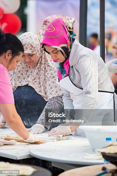 Foto de Cozinha Turca Tradicional e mais fotos de stock de Adulação - Adulação, Adulto, Arabesco - Estilo