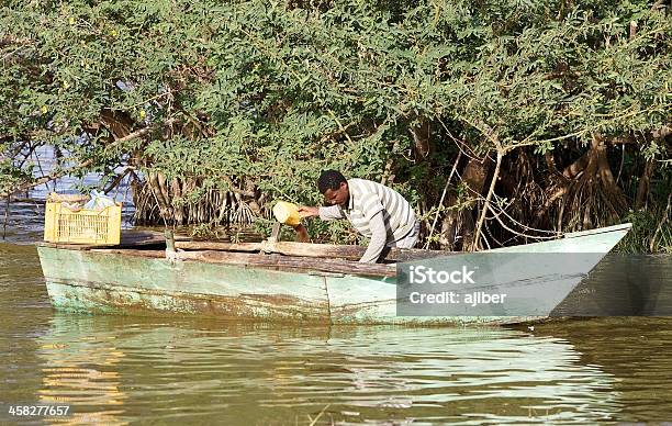 Etíope Muelle Foto de stock y más banco de imágenes de Actividad - Actividad, Adulto, Agua