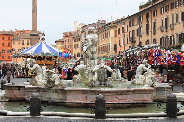 площадь навона в риме во время рождества - piazza navona ancient old architecture стоковые фото и изображения