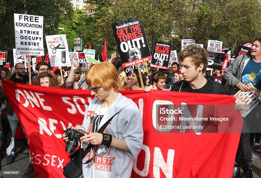 Anti-austeridad de marzo en Londres, Inglaterra - Foto de stock de 20 a 29 años libre de derechos