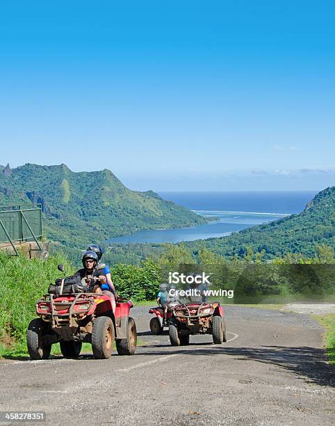 Belvedere Vista Panoramica E Quadricipiti Moorea - Fotografie stock e altre immagini di Ambientazione esterna - Ambientazione esterna, Ciglio della strada, Clima tropicale