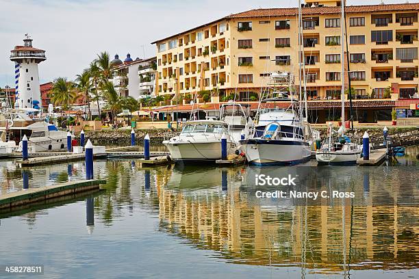 Łodzie Przy Przystani Meksyk Puerto Vallarta - zdjęcia stockowe i więcej obrazów Puerto Vallarta - Puerto Vallarta, Marina, Transport morski