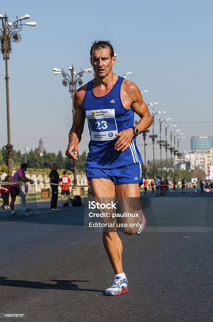Não identificado execução compete ao Bucareste Maratona Internacional de 2012 - Royalty-free 2012 Foto de stock