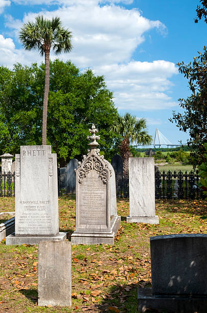 magnolia mound cimetière et arthur ravenel jr.  pont - arthur ravenel photos et images de collection