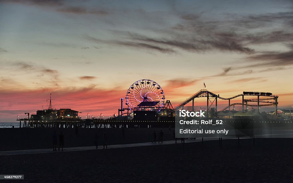 Jetée de Santa Monica et de la Pacific Park au crépuscule - Photo de Activité de loisirs libre de droits