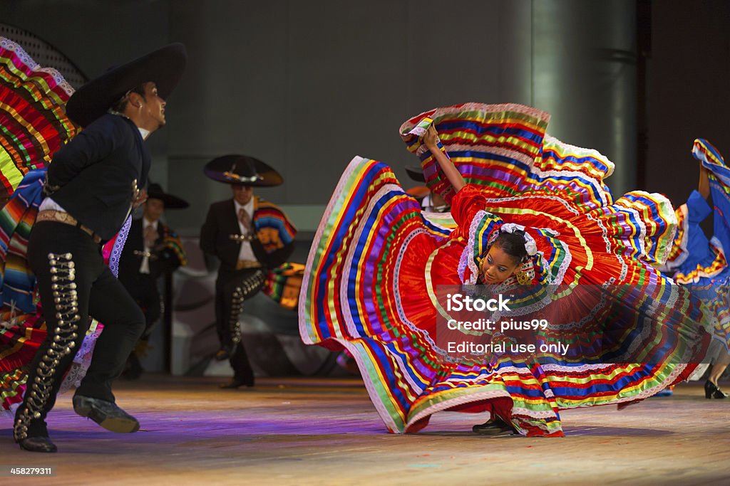 Jalisco Dança folclórica mexicana vestido vermelho se - Foto de stock de Jarabe Tapatío royalty-free