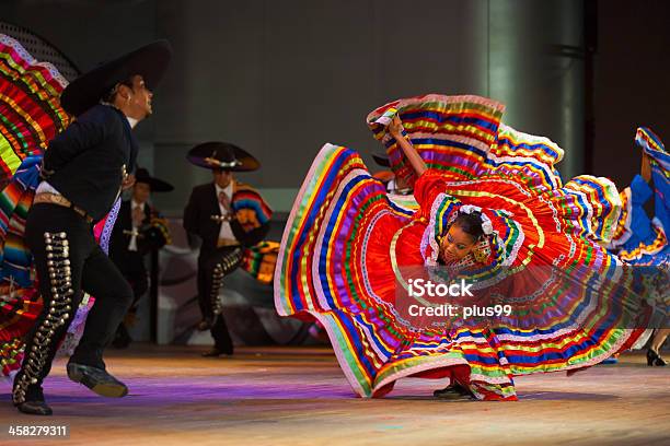 Foto de Jalisco Dança Folclórica Mexicana Vestido Vermelho Se e mais fotos de stock de Jarabe Tapatío