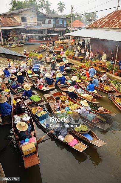 Amphawa Mercado Flutuante Tailândia - Fotografias de stock e mais imagens de Adulação - Adulação, Adulto, Amphawa District