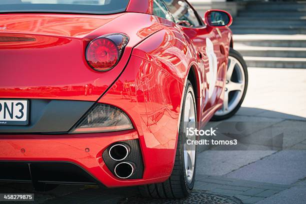 Ferrari Калифорния Парковка — стоковые фотографии и другие картинки Ferrari - Ferrari, Ferrari California - Sports Car, Автомобиль