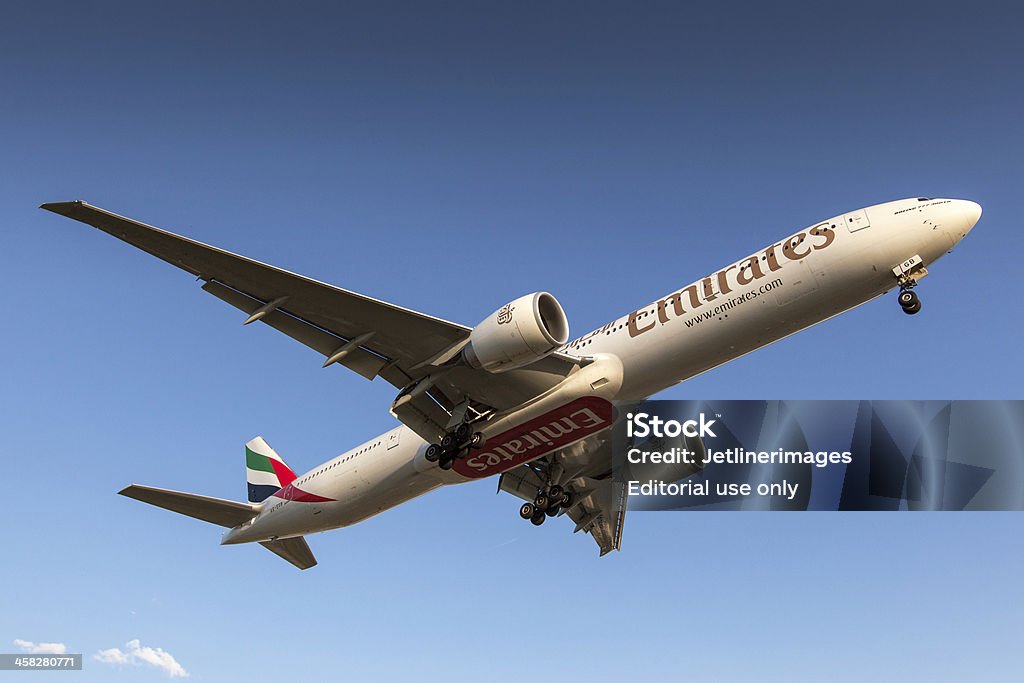 Emirates Airline Boeing 777-300ER - 로열티 프리 Emirates Airline 스톡 사진