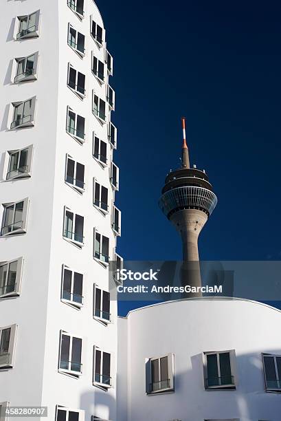 Neuer Zollhof Edifici E Rhein Tower A Medienhafen Dusseldorf - Fotografie stock e altre immagini di Ambientazione esterna