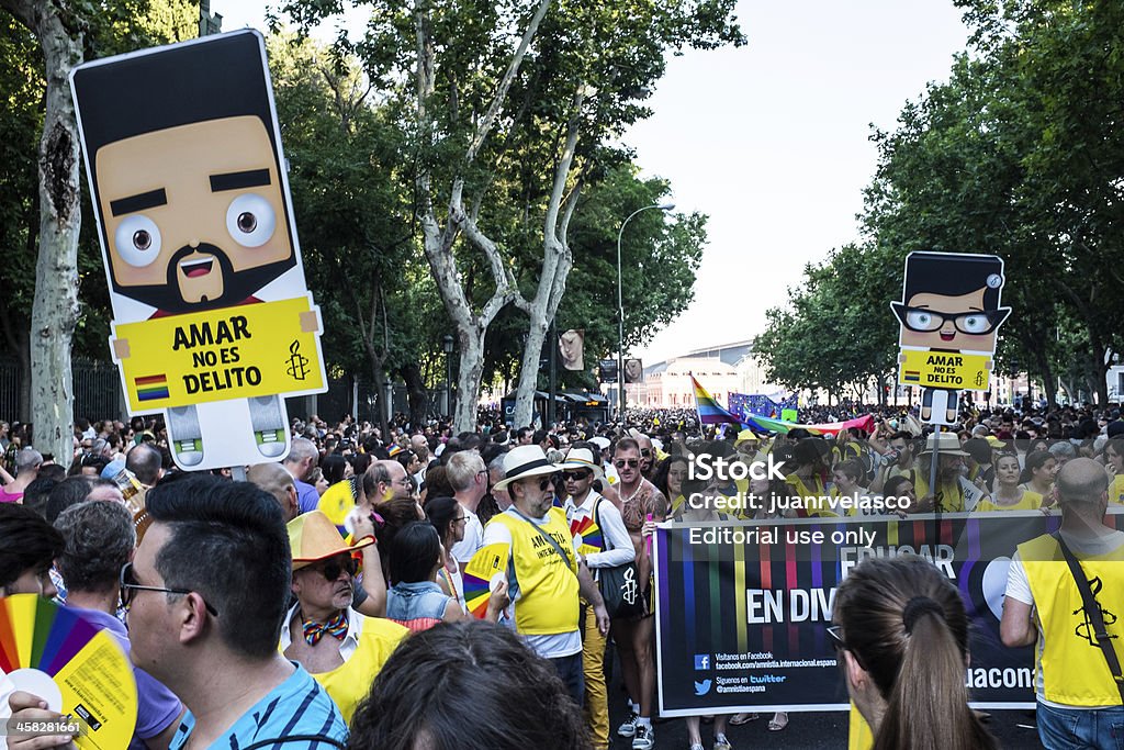 데모 (게이) 프라이드 퍼레이드 (Madrid - 로열티 프리 남자 스톡 사진