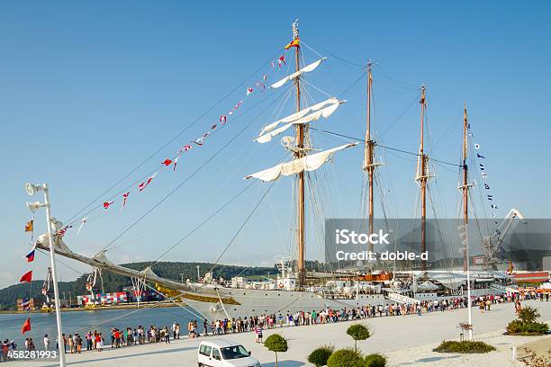 Испанский Синий Корабль Хуан Себастьян Elcano Присоединена В Порт — стоковые фотографии и другие картинки Армия