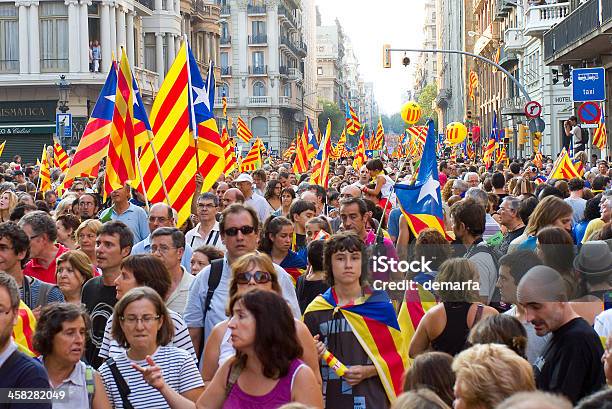 Manifestazione A Favore Dellindipendenza Della Catalogna - Fotografie stock e altre immagini di Donne