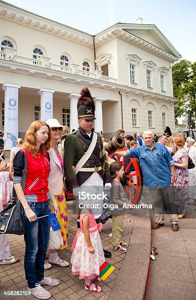 Estado De Lituania Vilnius Día Foto de stock y más banco de imágenes de Adolescente - Adolescente, Adulto, Aire libre