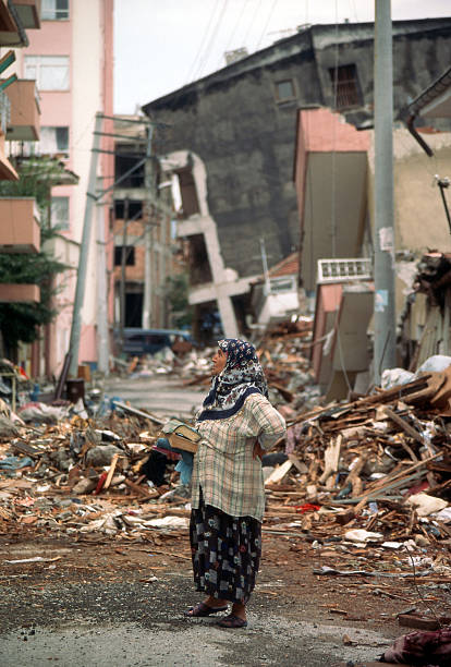 i̇zmit tremblement de terre - yalova photos et images de collection