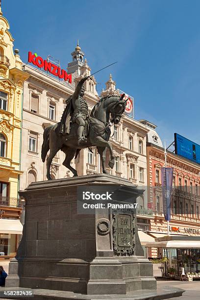 Photo libre de droit de Statue Sur La Place Centrale De La Ville De Zagreb Croatie banque d'images et plus d'images libres de droit de Adulte