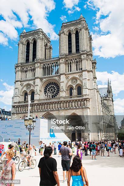 Notre Dame De Paryż - zdjęcia stockowe i więcej obrazów Architektura - Architektura, Chmura, Edytorski
