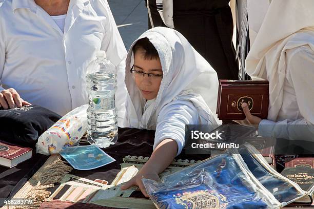 若いジェーイッシュ少年エルサレムの中で - バルミツバーのストックフォトや画像を多数ご用意 - バルミツバー, イスラエル文化, エルサレム