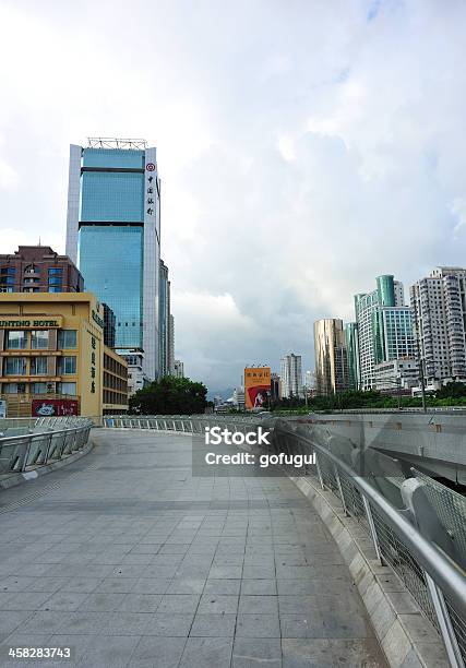 Edifici Nella Città Di Shenzhen - Fotografie stock e altre immagini di Ambientazione esterna - Ambientazione esterna, Architettura, Balaustrata