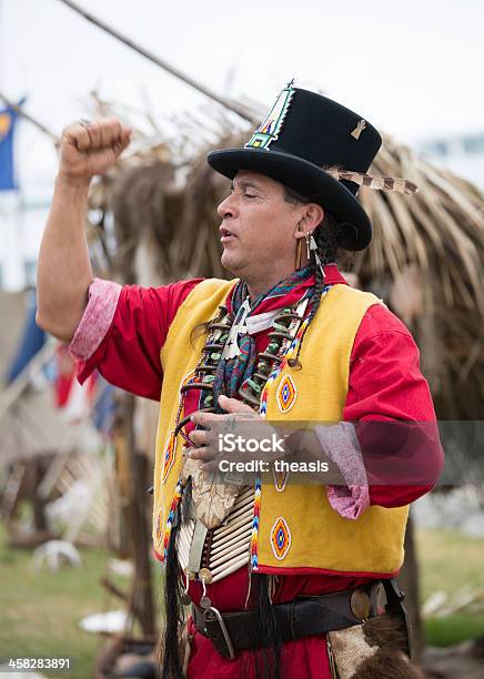 Nativo Americano Storyteller - Fotografie stock e altre immagini di Cantastorie - Cantastorie, Tribù del Nord America, Adulto