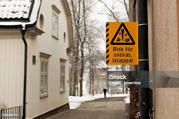 スウェーディッシュ雪と Icicle 警告標識ます - スウェーデンのストックフォトや画像を多数ご用意 - スウェーデン, 氷柱, アウトフォーカス