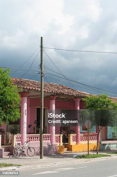 Street En El Valle De Viñales Cuba Foto de stock y más banco de imágenes de Adulto - Adulto, Aire libre, Anticuado