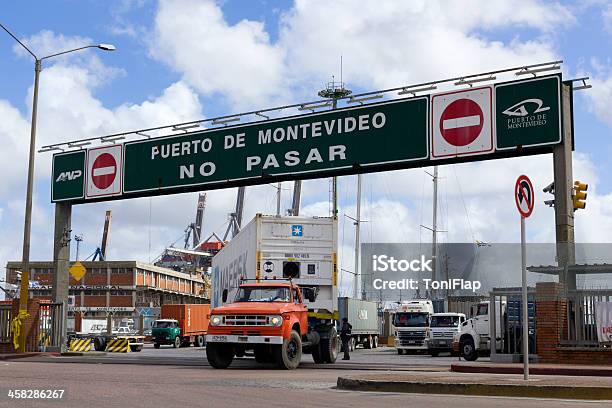 Actividade No Porto Marítimo De Montevideu Uruguai - Fotografias de stock e mais imagens de América Latina