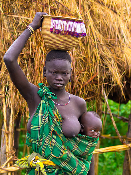 muscat grape mutter - mursi tribe people ethiopia mother the human body stock-fotos und bilder