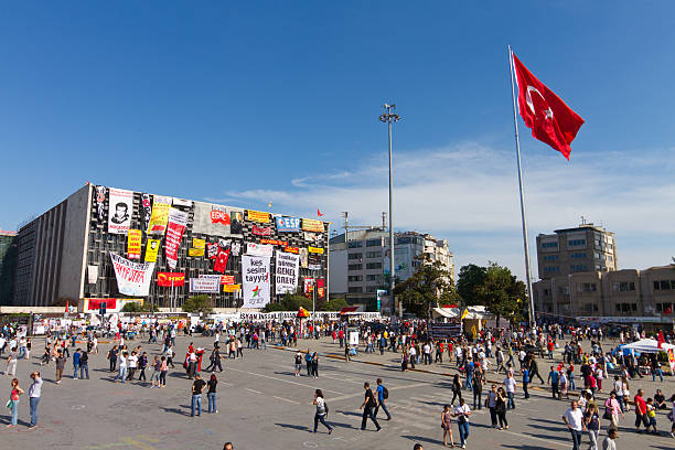 protestations en turquie - occupygezi photos et images de collection