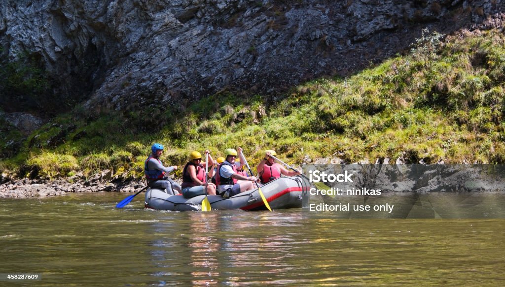 Рафтинг на реке Dunajec - Стоковые фото Вода роялти-фри