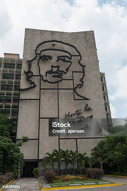 Che Guevaro Um Buiding Em Havana Cuba - Fotografias de stock e mais imagens de América Latina - América Latina, Antigo, Ao Ar Livre