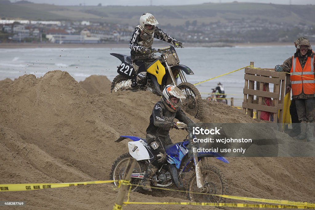 Foto de Motocicleta Motocross Ciclista De Bicicleta De Corrida Na Praia e  mais fotos de stock de Areia - iStock