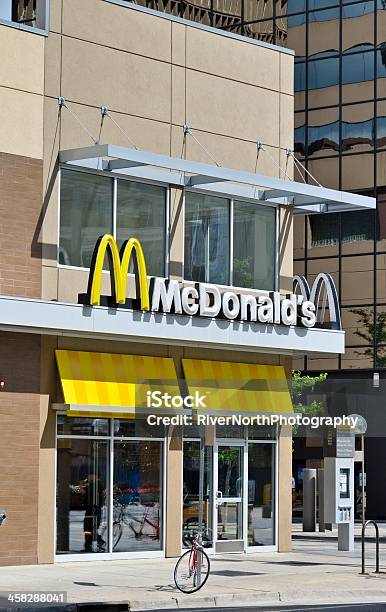 Foto de Mcdonalds e mais fotos de stock de Amarelo - Amarelo, Centro da cidade, Cidade